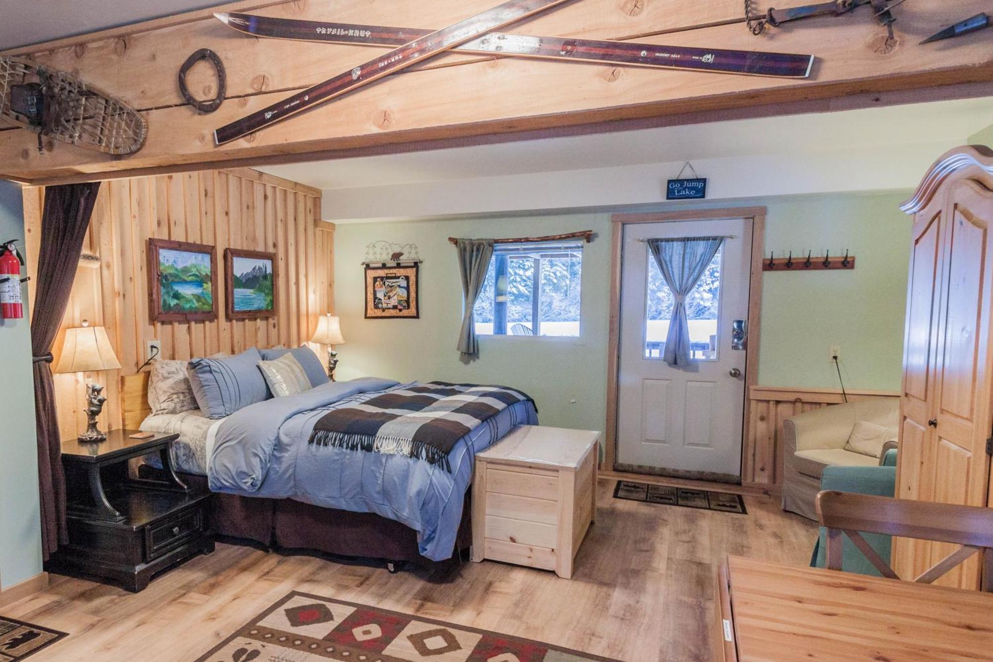 Bear Lake Lodgings B&B, Inc Seward Exterior photo